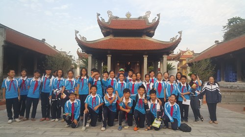 Học sinh tham quan tìm hiểu di tích lịch sử, văn hóa đình chùa Bắc Biên

